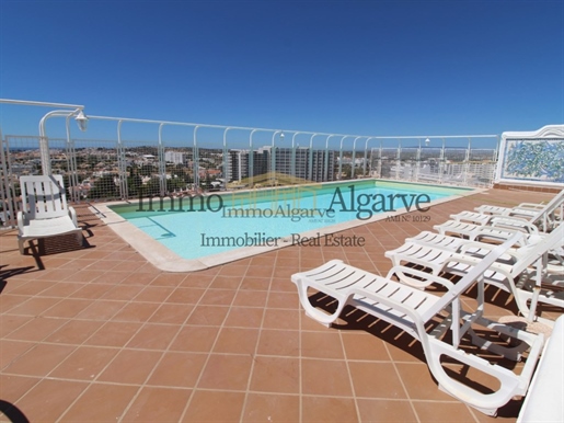 Ático tríplex de 4 dormitorios con piscina privada y vistas al mar