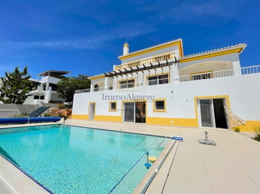 Magnificent 3 bedroom detached villa with pool in Alcantarilha