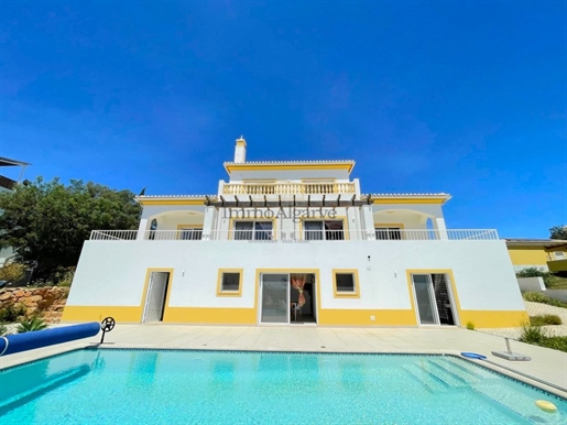 Magnifique villa individuelle de 3 chambres avec piscine à Alcantarilha