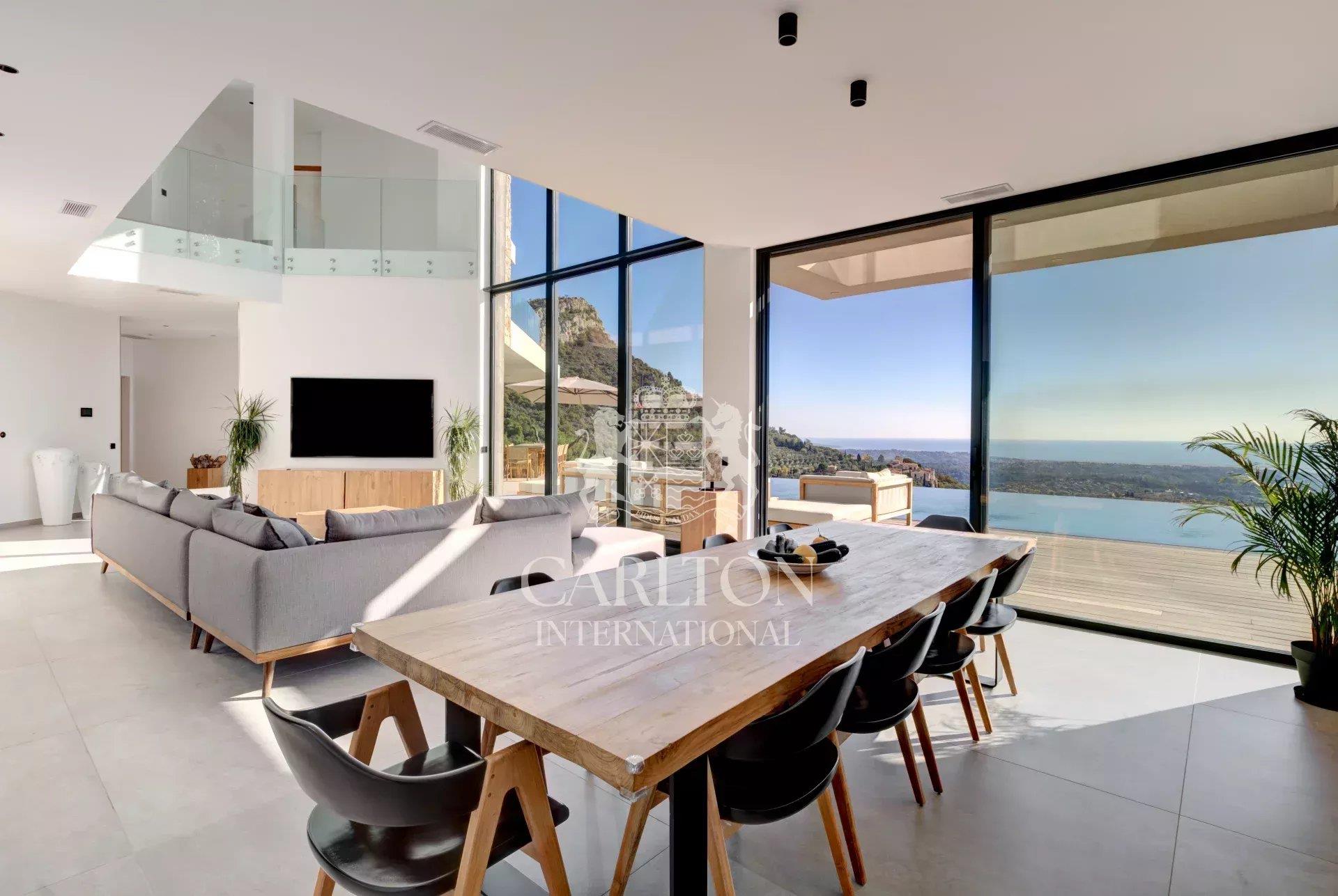 Villa contemporánea con vistas panorámicas al mar y al pueblo