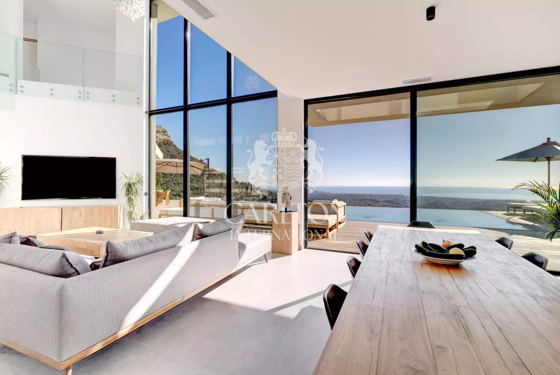 Villa contemporánea con vistas panorámicas al mar y al pueblo