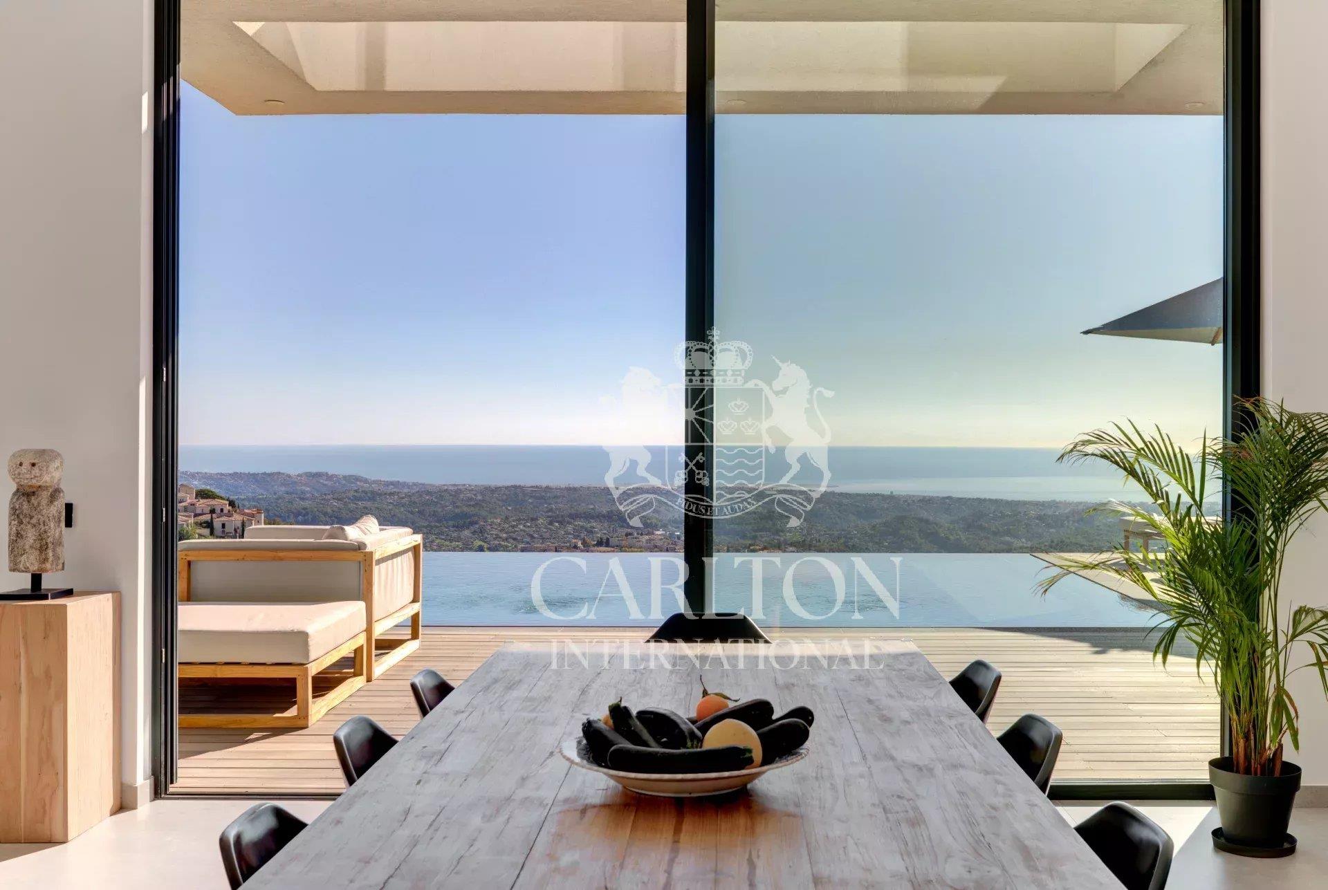 Villa contemporánea con vistas panorámicas al mar y al pueblo
