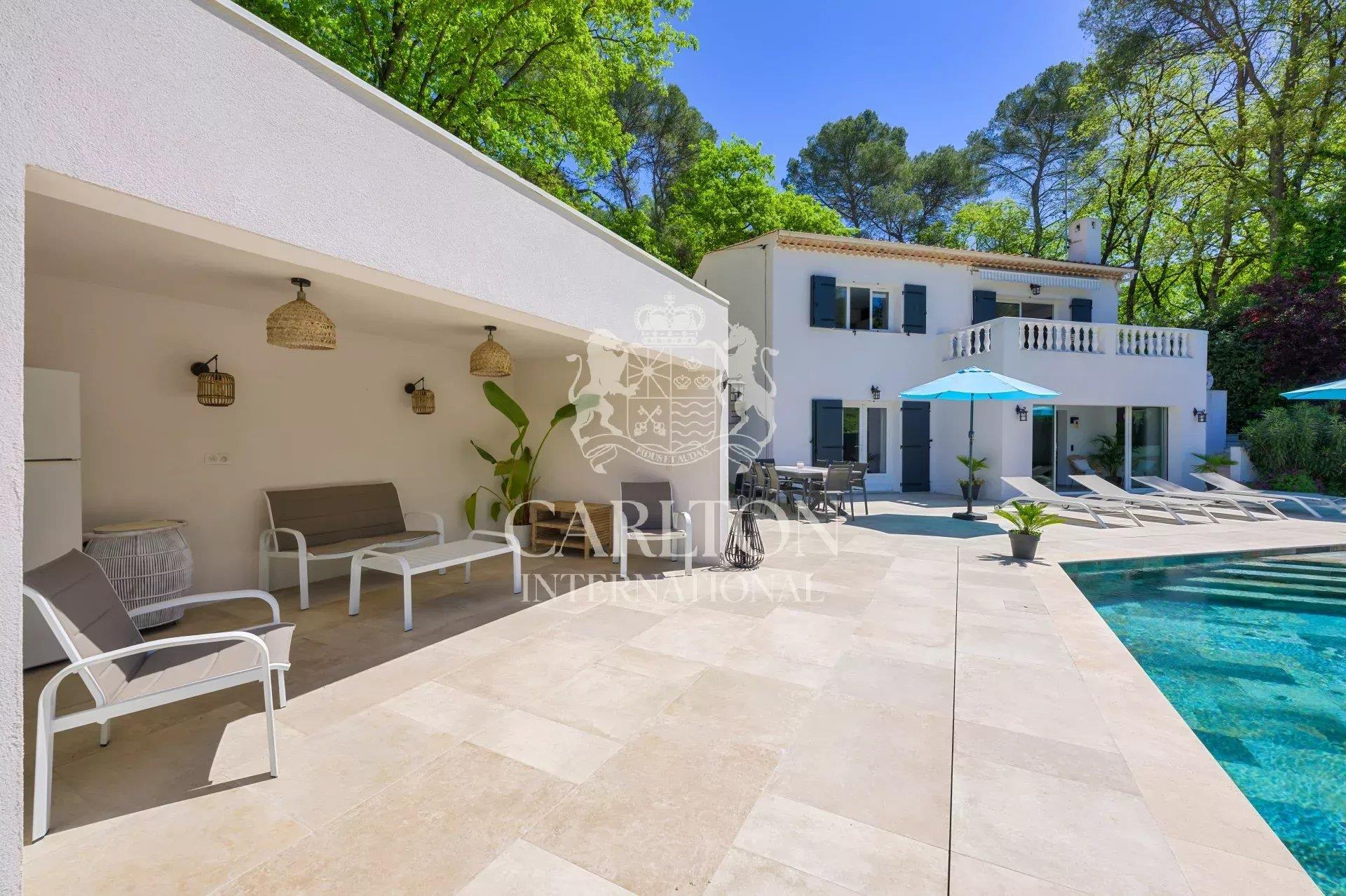 170 m² villa in a quiet area with pool and pool house in Mouans-Sartoux. Near Mougins