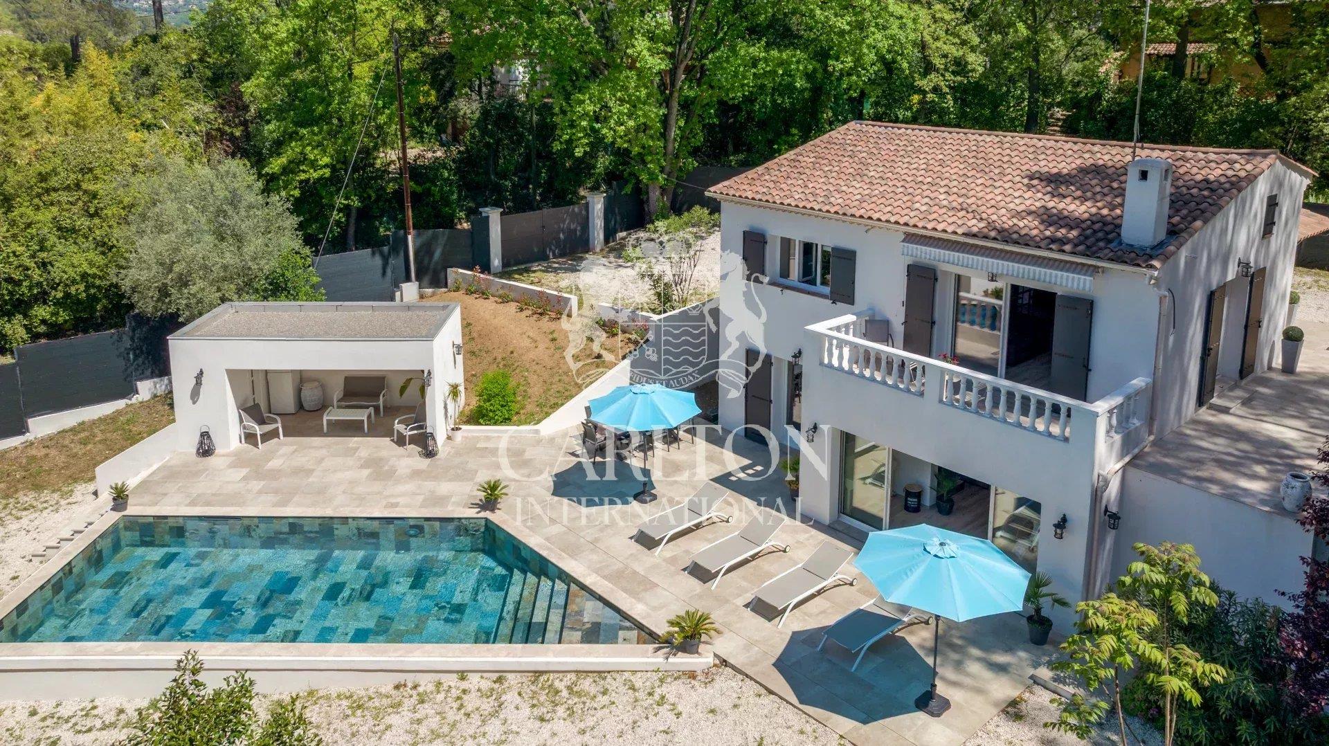 170 m² villa in a quiet area with pool and pool house in Mouans-Sartoux. Near Mougins