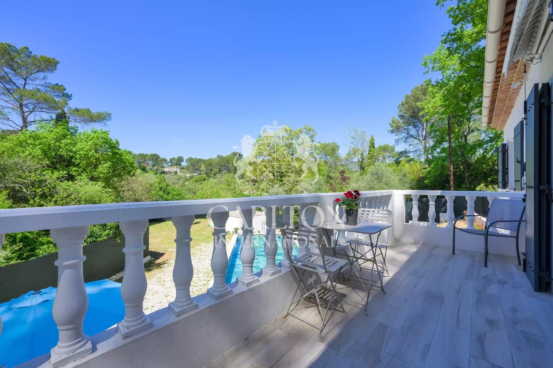 170 m² villa in a quiet area with pool and pool house in Mouans-Sartoux. Near Mougins