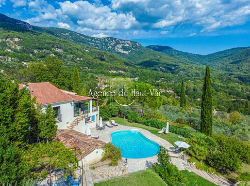Exceptional villa, heart of village, exceptional view