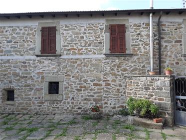Gerenoveerd stenen huis en tuin, met prijs van Favola in Lunigiana !!!!