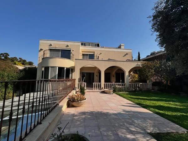 Luxury Villa for Sale in Herzliya Pituach