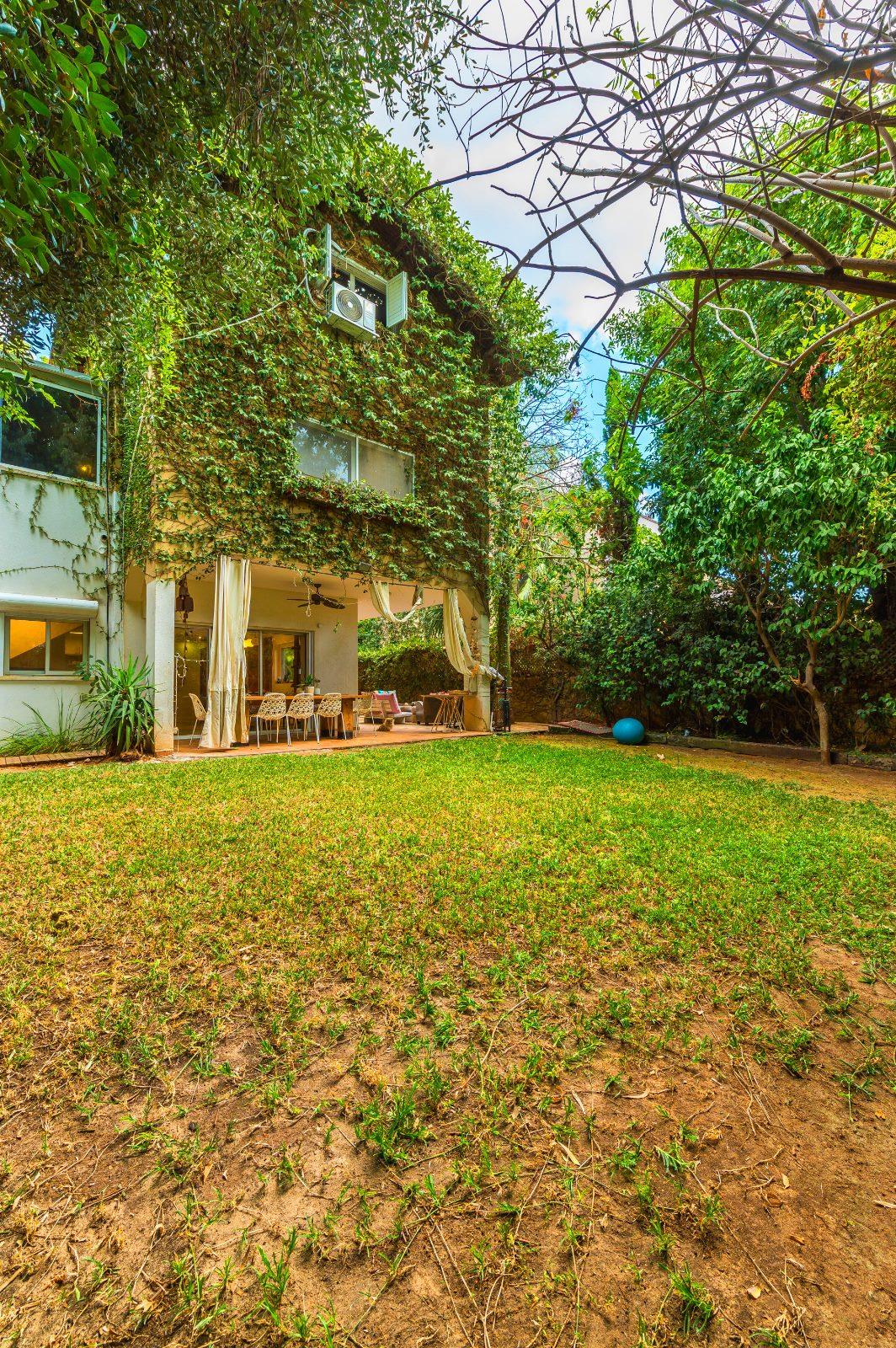 Villa For Sale in Herzliya Pituach