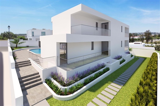 Villa Moderne en Construction Proche de Porto de Mós