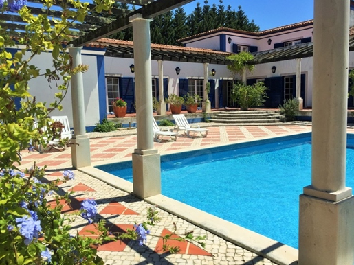 Countryside villa with swimming pool and tennis in Santarém. Ribatejo