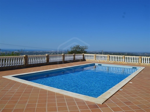 Excellent 5 bedroom villa with pool, Boliqueime, Algarve