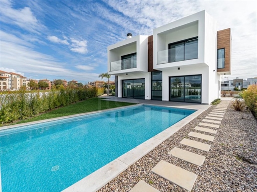4 bedroom luxury villa with private swimming pool, Vilamoura, Algarve