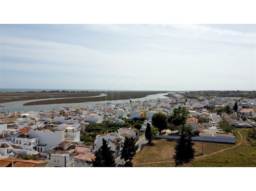 Terrain avec lotissement approuvé pour villas et appartements, Santa Luzia, Algarve