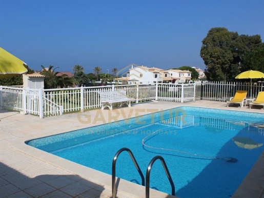 4 bedroom villa, near the beach with swimming pool, Sesmarias, Albufeira, Algarve