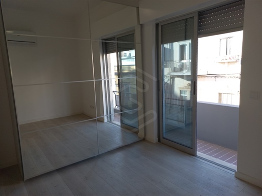 Appartement T4, rénové, centre de Faro, Algarve
