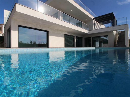 V4 detached villa with luxury finishes, Ferragudo, Algarve