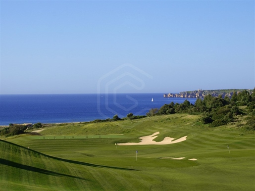 Land with viability to build a villa on the Palmares golf course, Odiaxere, Algarve