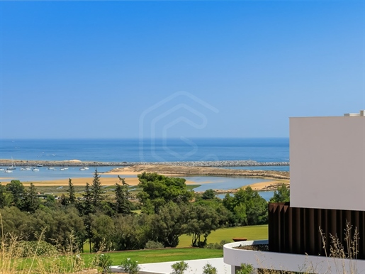 Land with viability to build a villa on the Palmares golf course, Odiaxere, Algarve