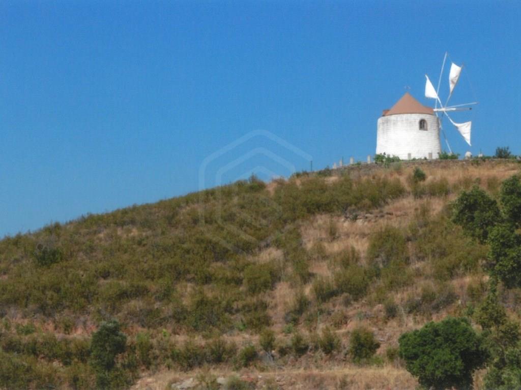 Centenary mill with views over the mountains, Santa Catarina, Algarve
