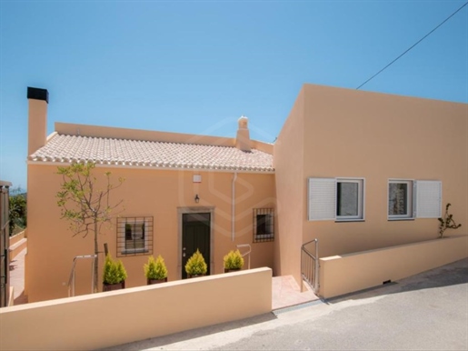 Quiet Recovered Villa, T4, Parragil, Algarve