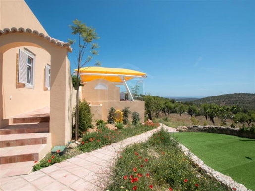 Quiet Recovered Villa, T4, Parragil, Algarve