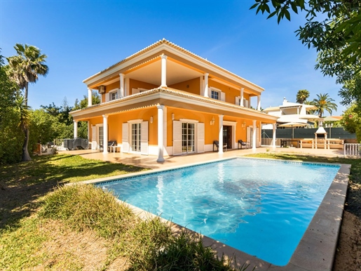 Villa de 4 chambres avec emplacement privilégié, Loulé, Algarve