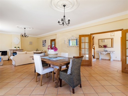 Villa de 4 chambres avec emplacement privilégié, Loulé, Algarve