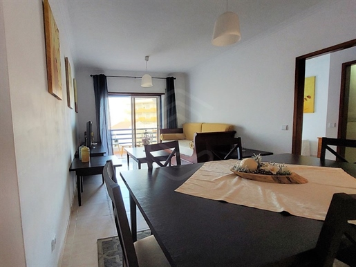 Appartement de 3 chambres situé à seulement 50 mètres de la plage d'Armação de Pera.