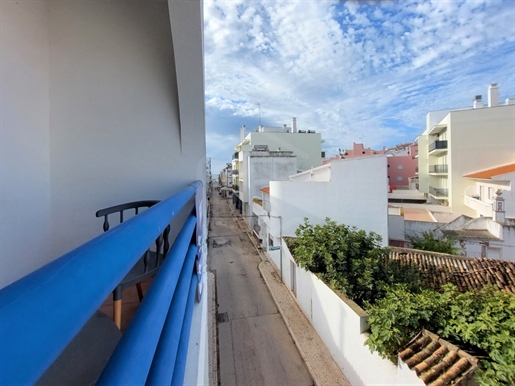 3 bedroom apartment located just 50 meters from Armação de Pera Beach.