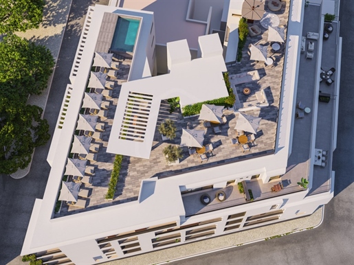 Apartamento T4, zona nobre, piscina comum na cobertura e terraço, Faro, Algarve
