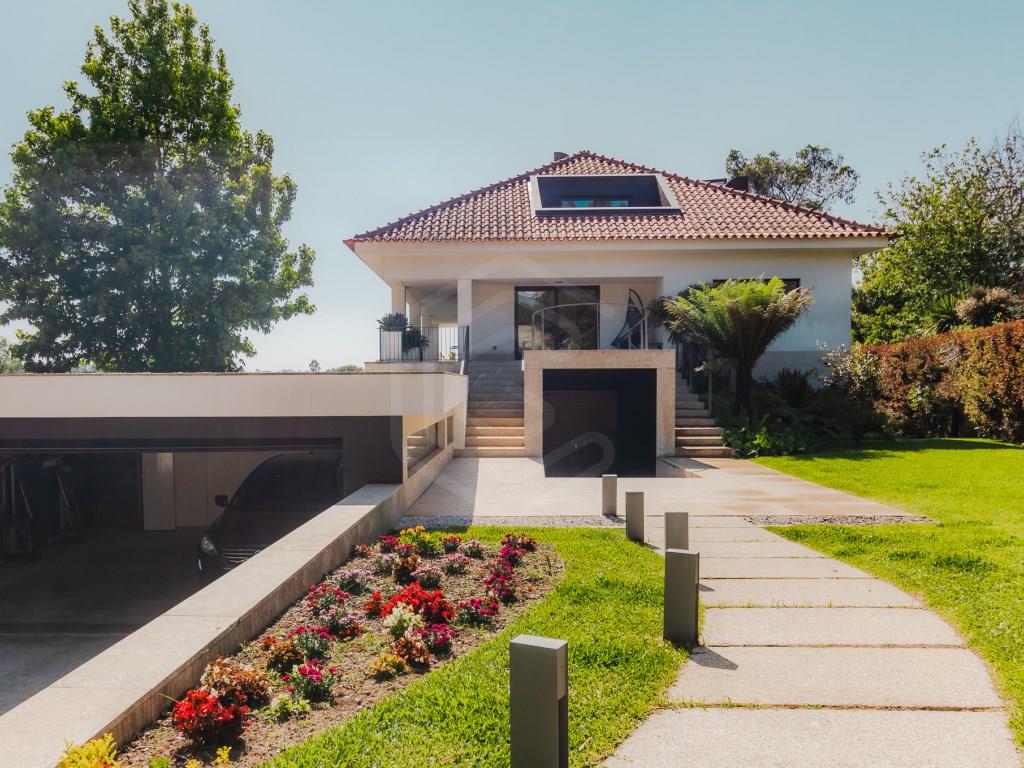 Fantastic 3 bedroom villa + office with swimming pool, sauna and beautiful outdoor spaces in Santa M