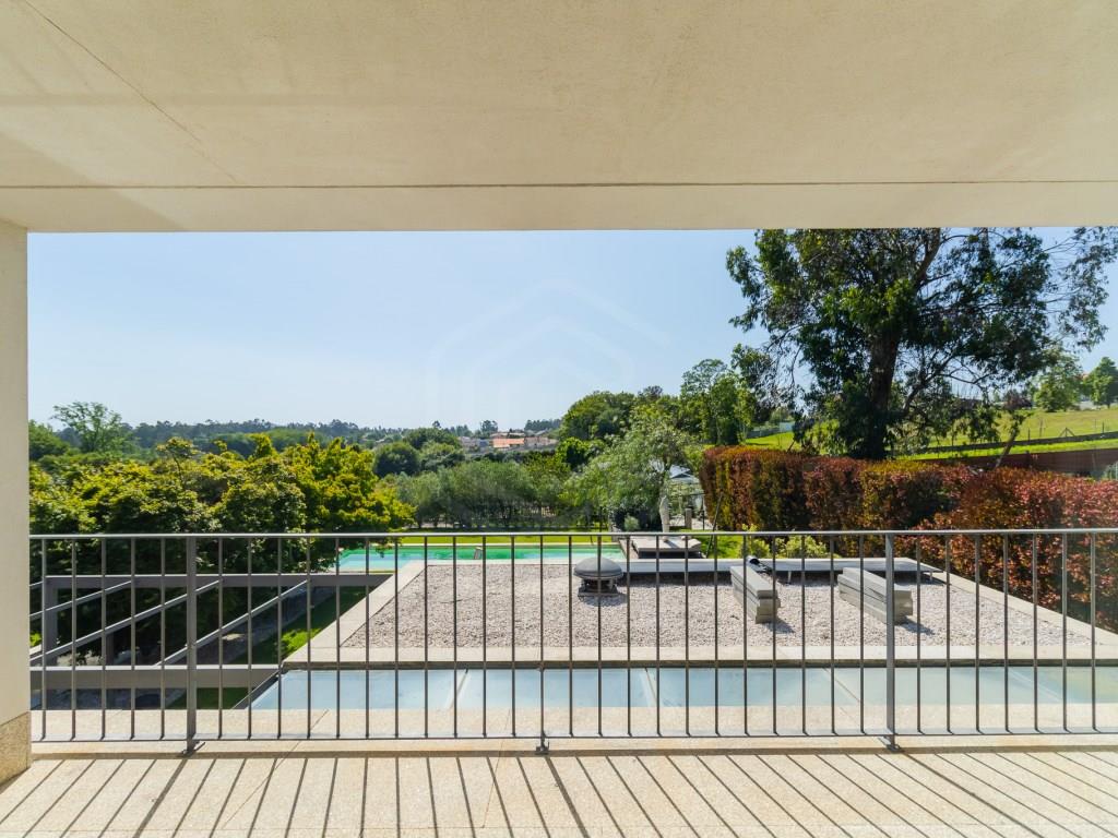 Fantastic 3 bedroom villa + office with swimming pool, sauna and beautiful outdoor spaces in Santa M