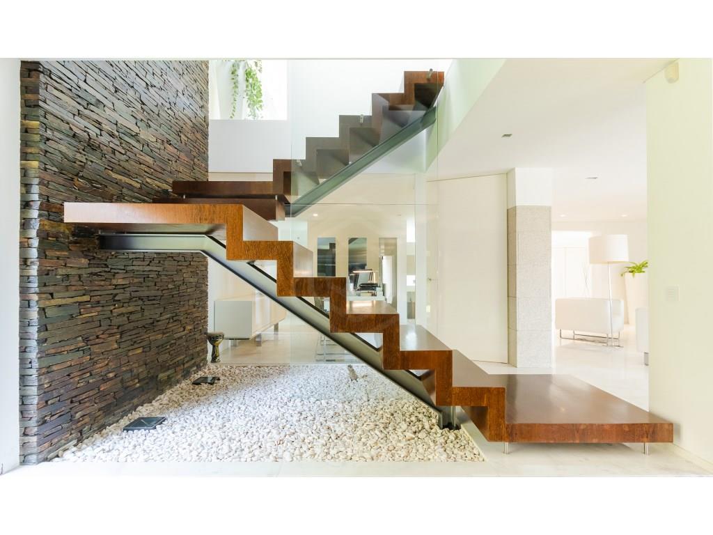 Fantastic 3 bedroom villa + office with swimming pool, sauna and beautiful outdoor spaces in Santa M