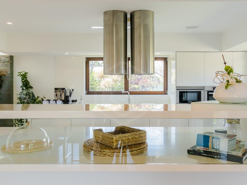 Fantastic 3 bedroom villa + office with swimming pool, sauna and beautiful outdoor spaces in Santa M
