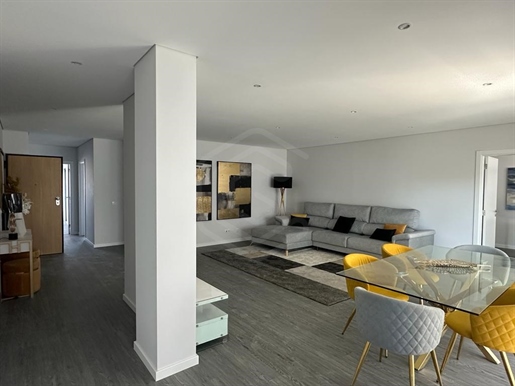 Apartamentos T4 em condomínio de arquitetura moderna em Olhão, Algarve