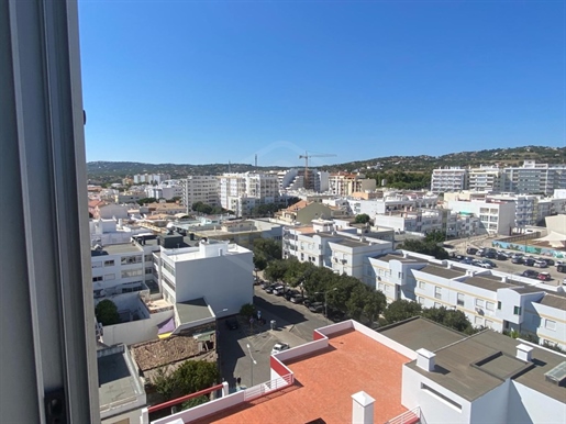 Appartement de 2 chambres sur l'avenue principale de Loulé, Algarve