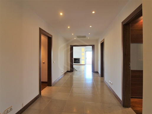 4-Bedroom apartment in a private condominium in Estômbar, Algarve