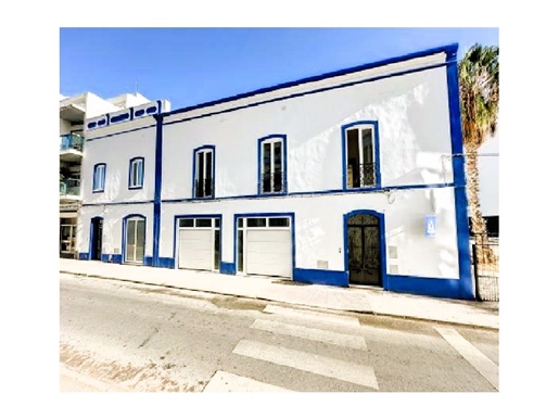 Maison rénovée de 4 chambres avec garage et jardin à Portimão, Algarve