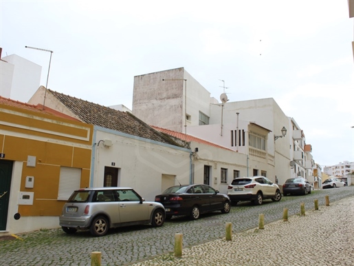 Casa adosada para recuperar en el centro de Lagos, Algarve