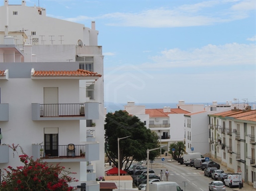 Piso de 3 dormitorios con vista parcial al mar, en el centro de Lagos, Algarve