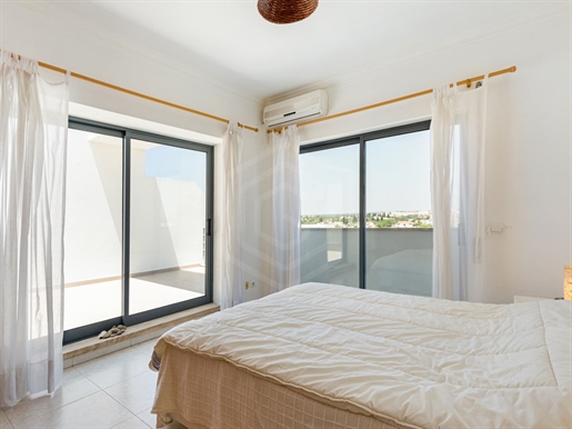 2 bedroom apartment with pool in Condomínio Vila Nova in Armação de Pêra, Algarve