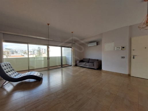 Apartamento T3 com 2 lugares de estacionamento e terraço na cobertura em Portimão, Algarve