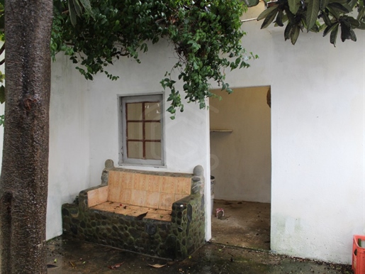 Moradia em banda com três quartos, garagem, anexos e quintal, Odiaxere ,Lagos, Algarve