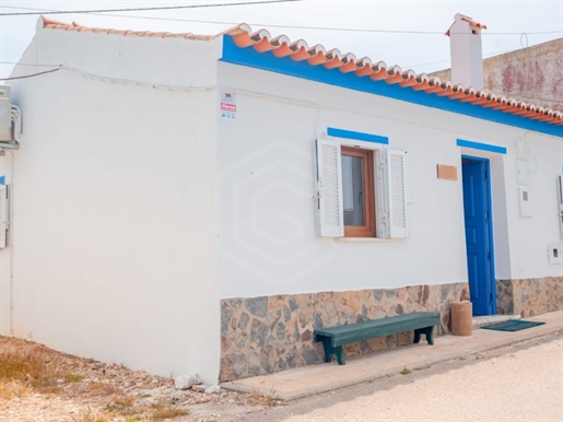 Casa de playa en planta baja totalmente reformada ubicada en Tramelo, Vale Figueiras, cerca de Aljez