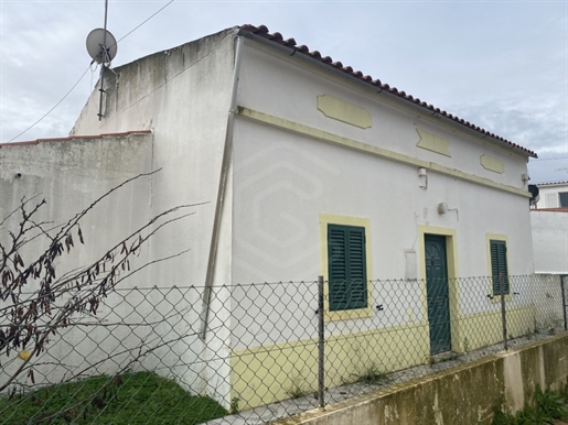 3 bedroom house on land with 2700 m2 in Ferreiras, Algarve