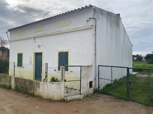 Moradia T3 em terreno com 2700 m2 em Ferreiras, Algarve