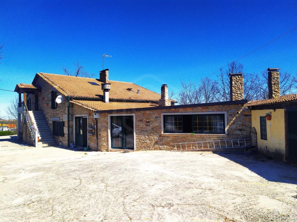 House T4 + Fully Equipped Restaurant for 150 people - Guarda