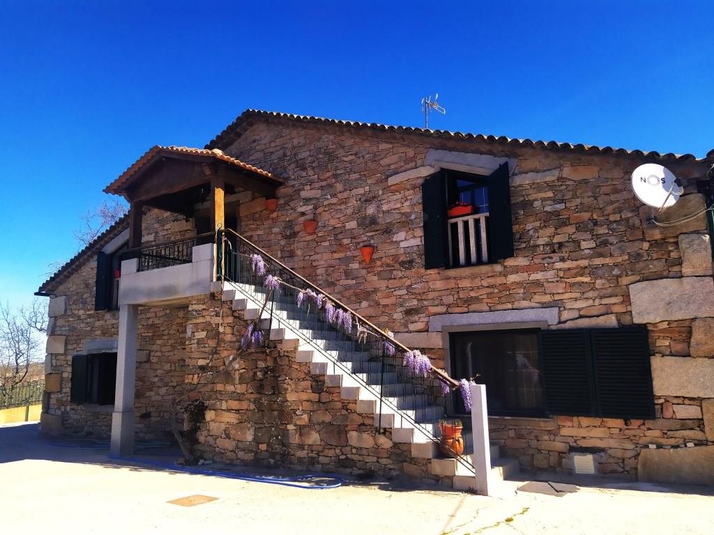 House T4 + Fully Equipped Restaurant for 150 people - Guarda