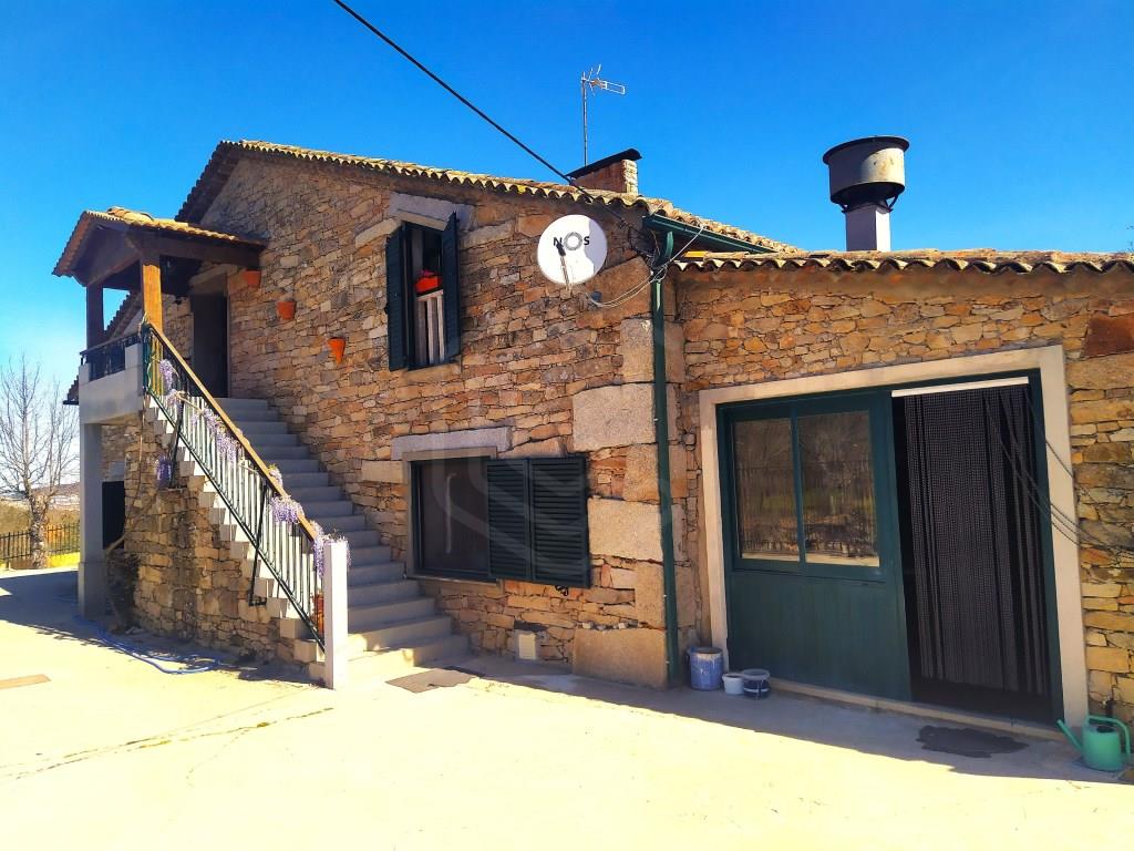 House T4 + Fully Equipped Restaurant for 150 people - Guarda